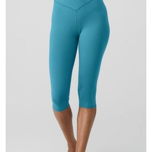 Alo Yoga Airbrush v cut define Capri